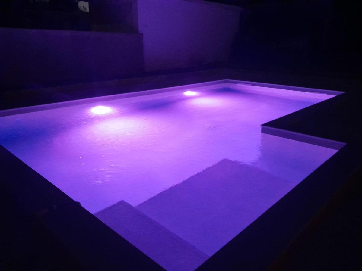 Caliente Apartments Vir A ภายนอก รูปภาพ